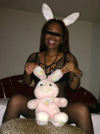 SEXY CONIGLIETTO a Berna - Lei cerca lui