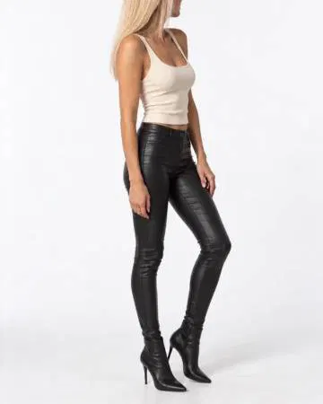 Ylena à Argovie - Elle cherche un homme
