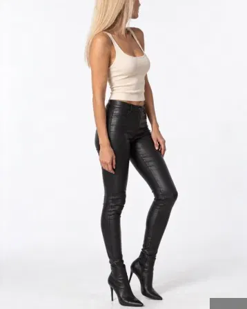 Ylena CH in Bern - Escort